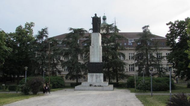 Spomenik palim borcima u narodnoj revoluciji Avijatičarski trg Zemun